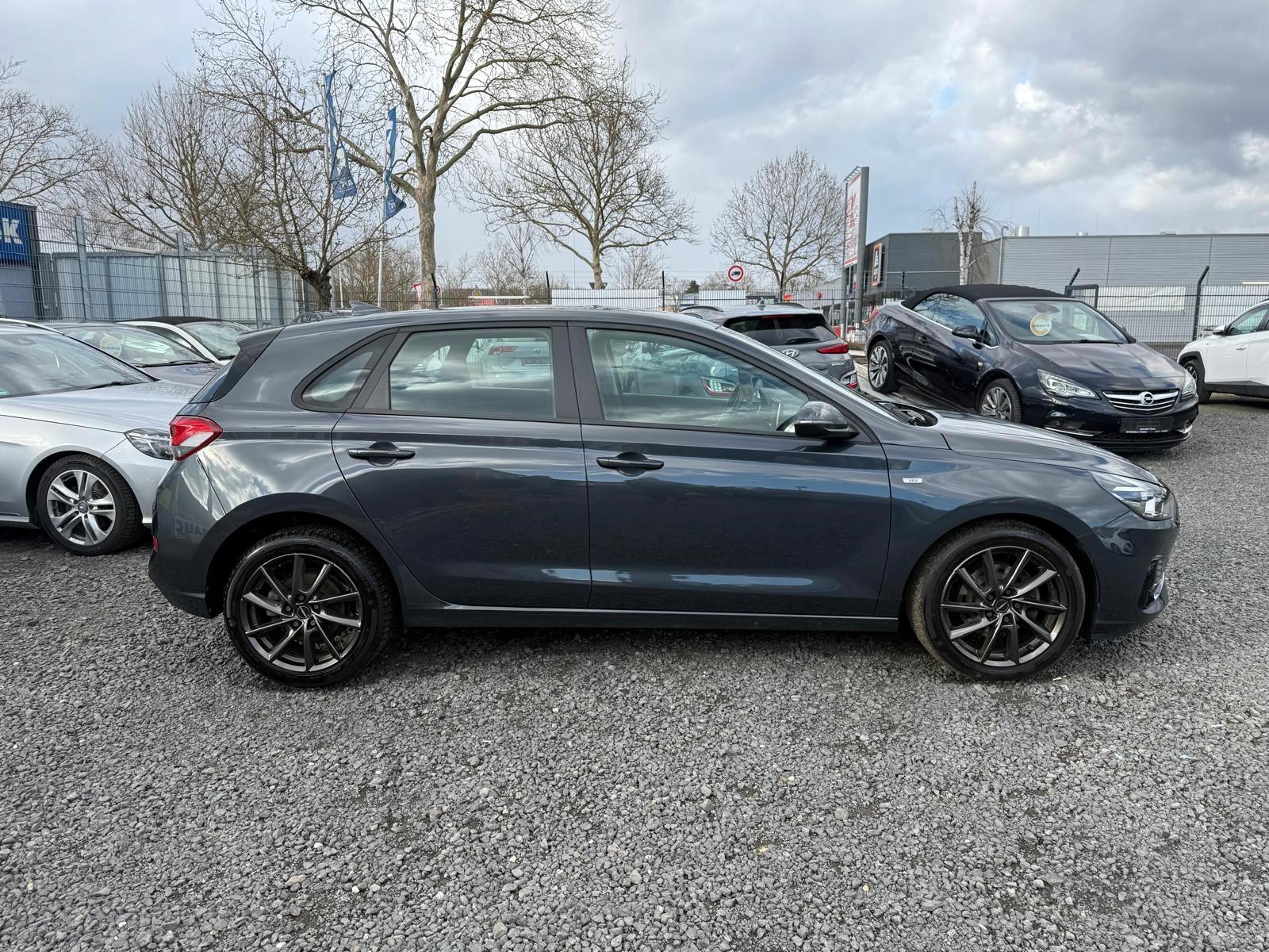Hyundai i30 1.5 T-GDI Hybrid /KAMERA/TÜV NEU