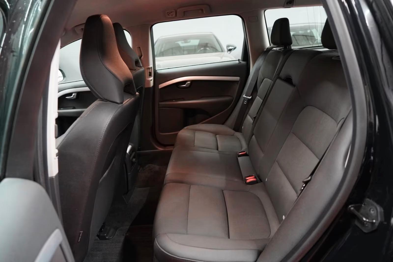 Volvo V70 1.6 D 114 ch Kinetic • 38 500 km • 1ère Main - Toit ouvrant • GPS • Clim bizone • Sièges chauffants