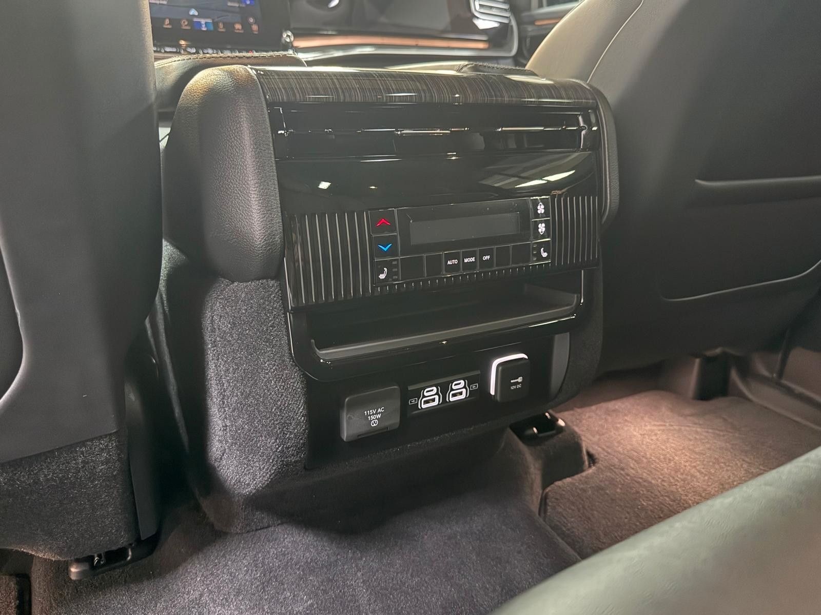 Fahrzeugabbildung Jeep WAGONEER SERIES III 5.7L-LUFTFED.-8 SITZE-LPG