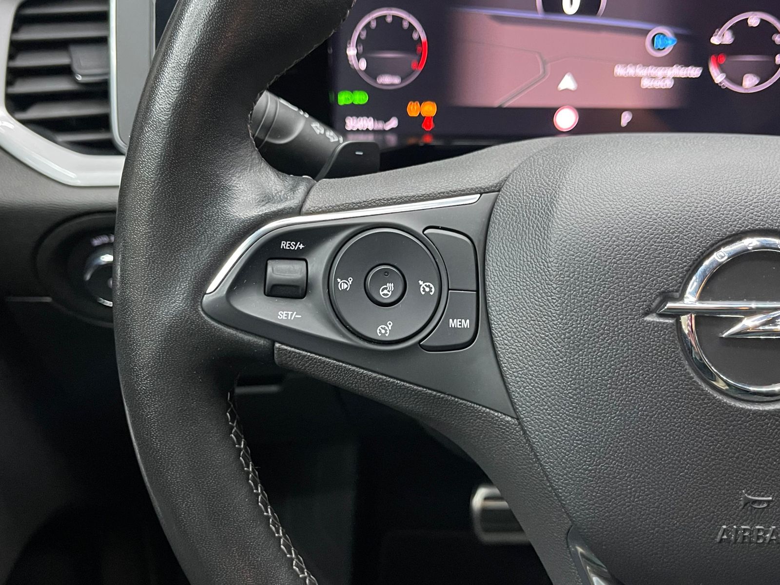 Fahrzeugabbildung Opel Grandland 1.2 Aut.GS Line Style NAVI+LED+KAM+18"