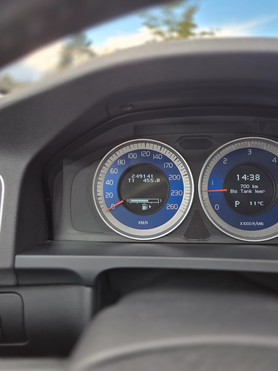 Volvo V60 2011 — photo 8