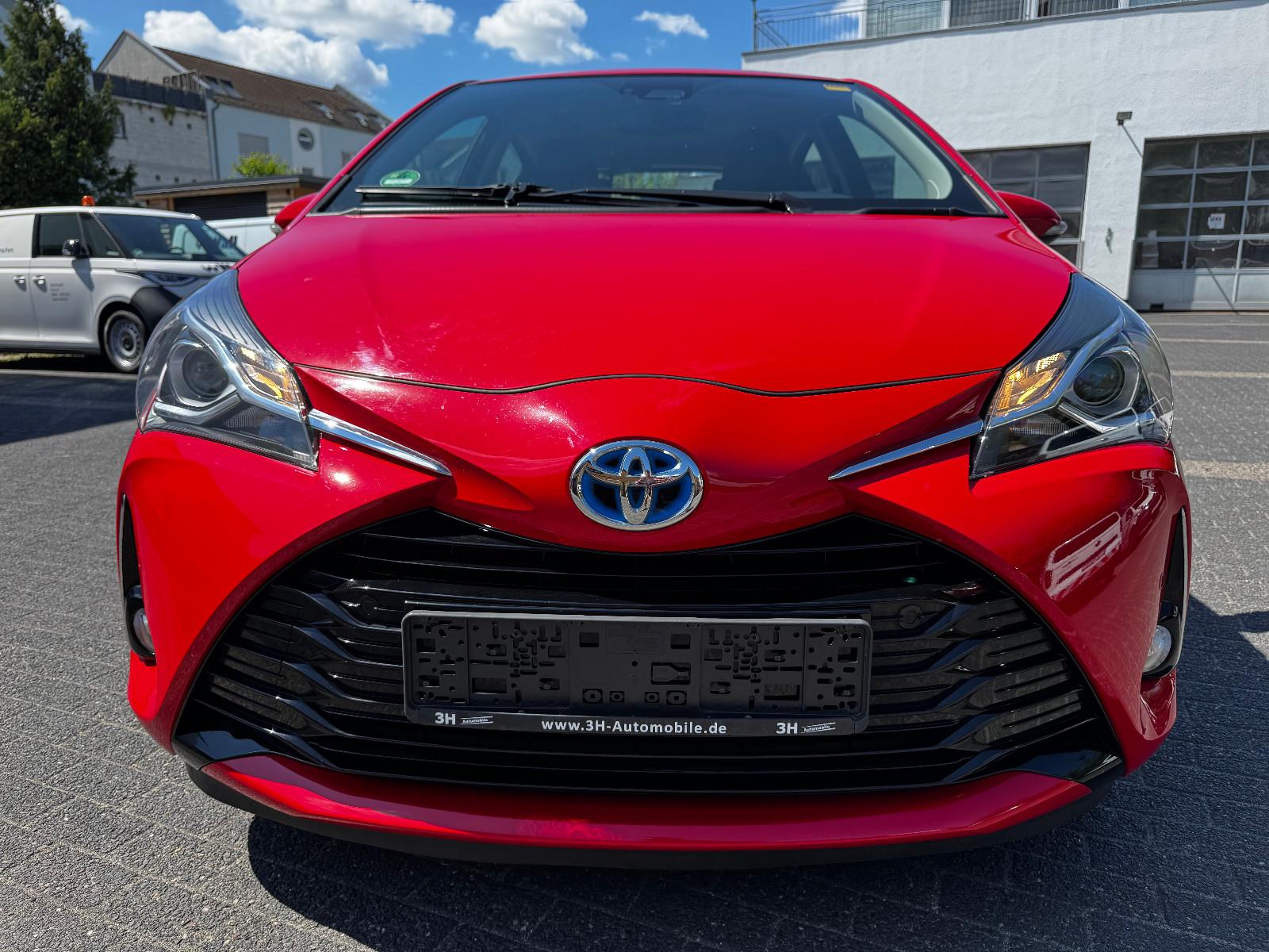 Toyota Yaris Hybrid Team D- NAVI+PDC+TEMPOMAT+SITZHZG