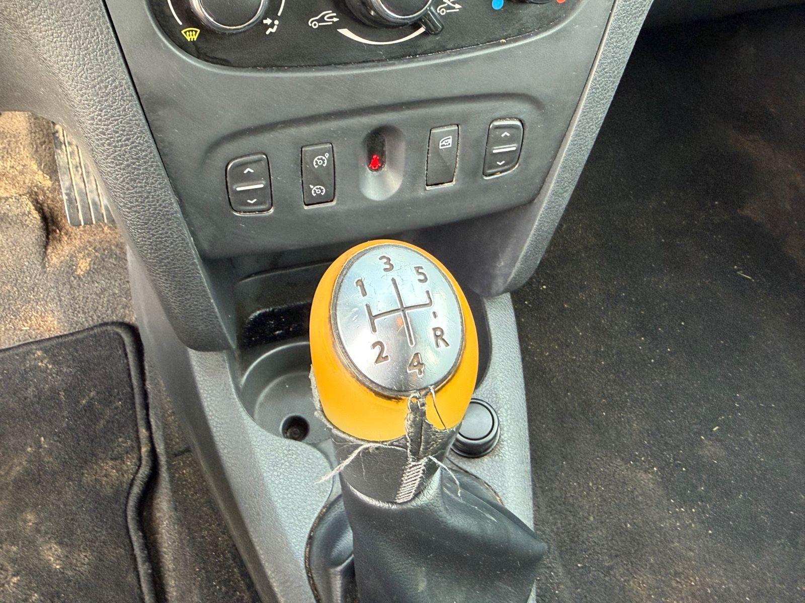 Dacia Logan 2015 — photo 13