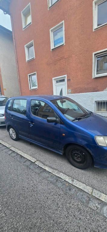 Daihatsu YRV