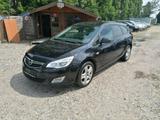 Opel Astra J Sports Tourer Design Edition - Opel Astra aus 2011 mit Diesel-Antrieb