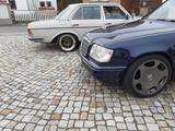Mercedes-Benz E 300 TD KLIMA H-ZULASSUNG AHK SEGIN 18 W124 T - Mercedes-Benz E 300 aus 1995 mit Diesel-Antrieb