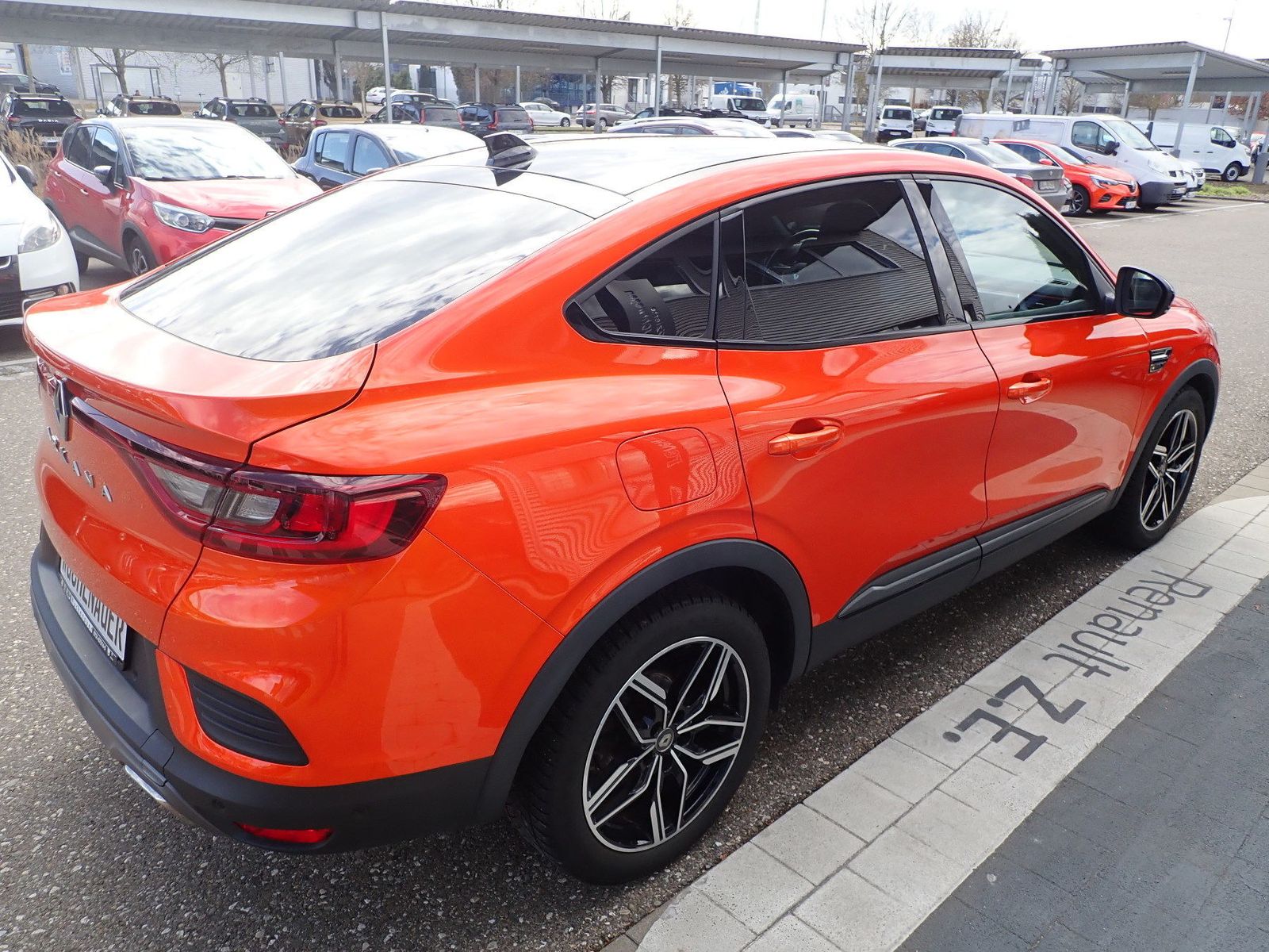 Fahrzeugabbildung Renault Arkana TCe 140 EDC R.S.LINE/AUTOMATIK/NAVI/BOSE/