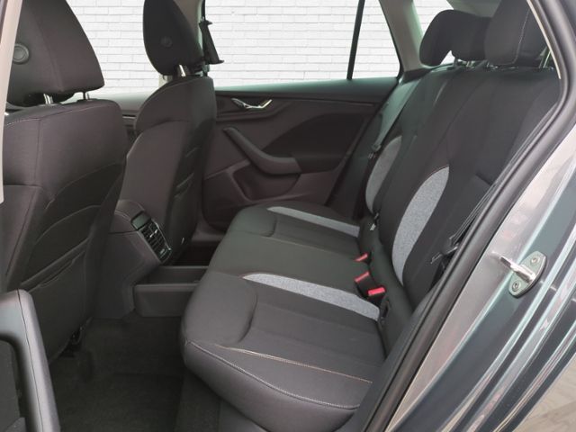 Fahrzeugabbildung SKODA Kamiq 1.0 TSI Tour DSG AHK MATRIX BLACK