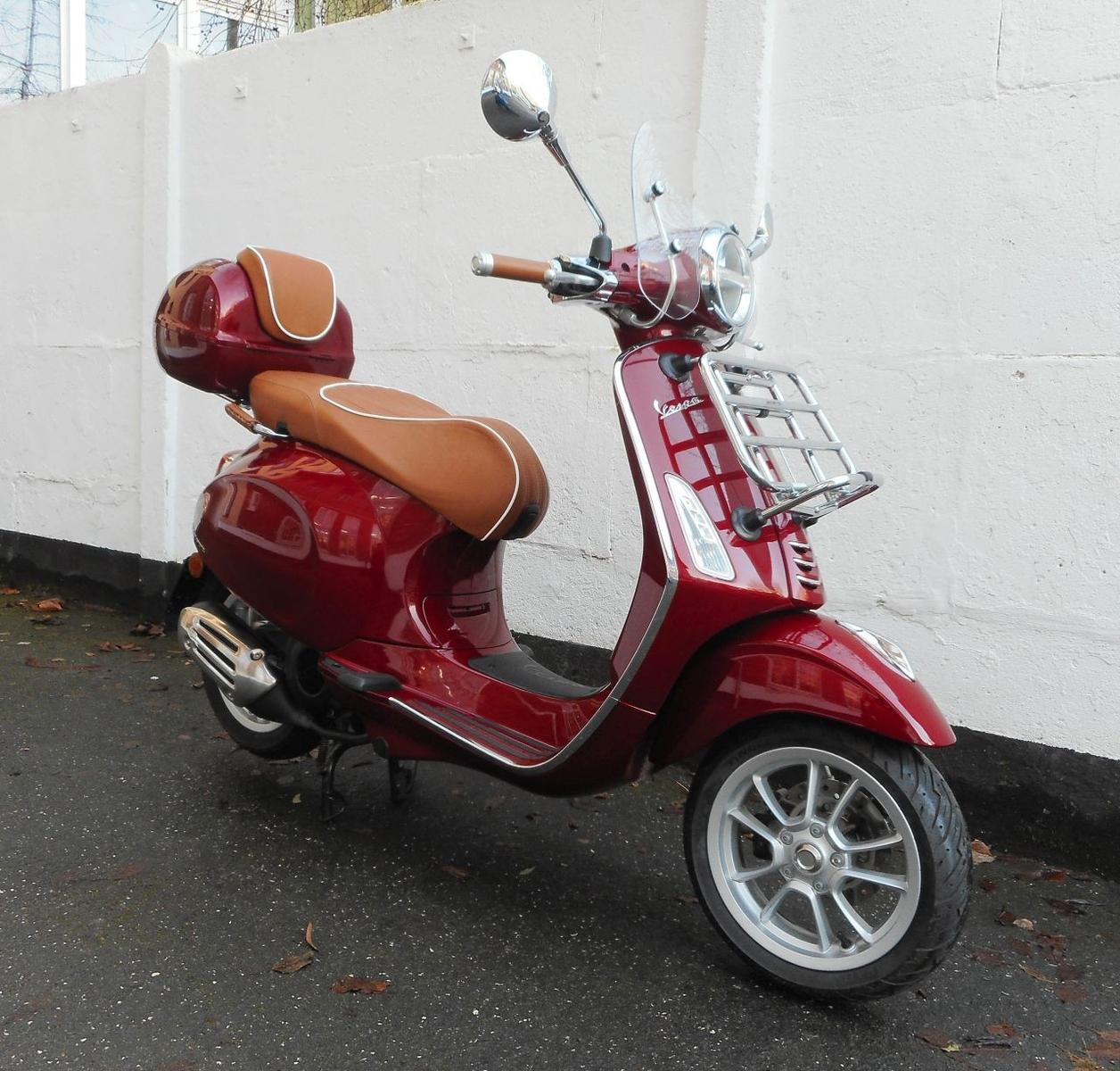 Vespa Primavera 125 ABS viel Zubehör