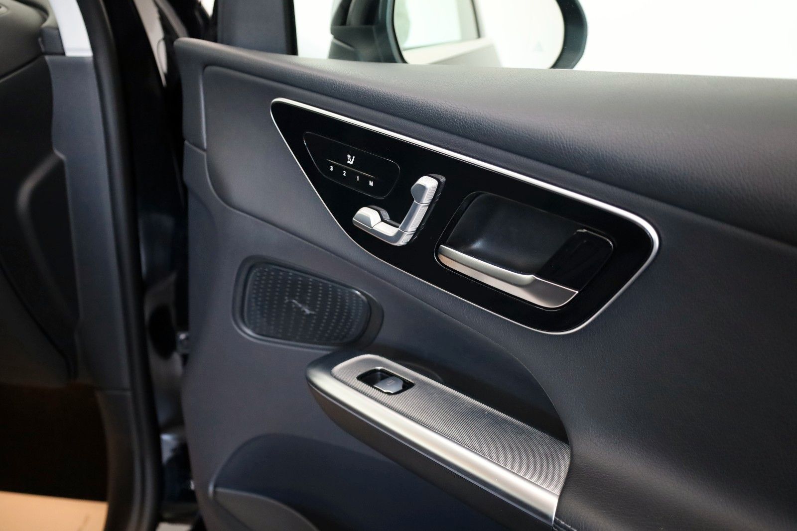 Fahrzeugabbildung Mercedes-Benz GLC 300e 4M Avantgarde T.Leder,Navi,LED,SH,Park