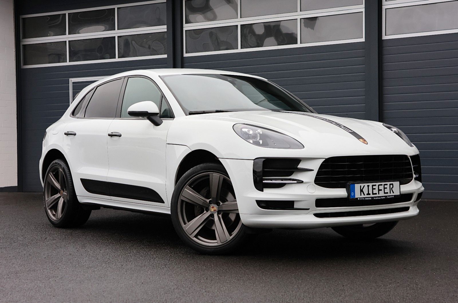 PORSCHE Macan