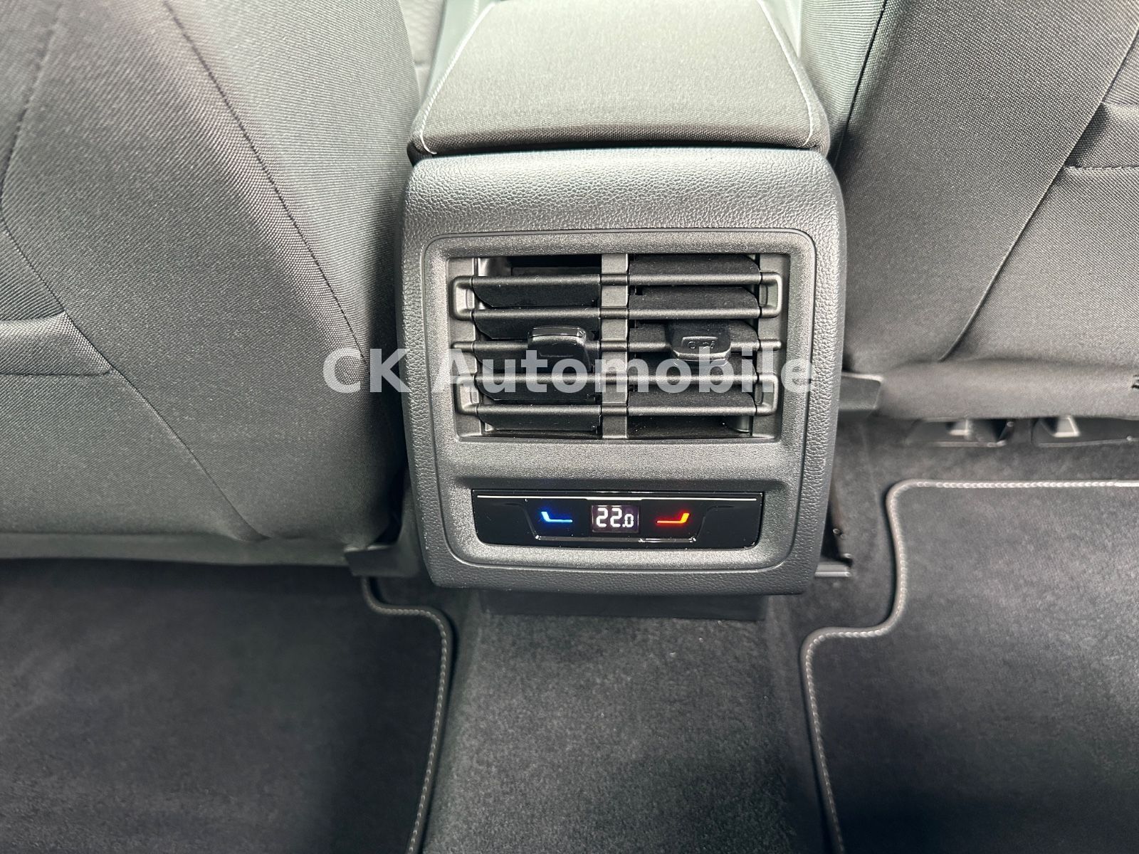 Fahrzeugabbildung Volkswagen Golf VIII Lim. Active 1.5 TSI/Navi/LED/ACC/PDC