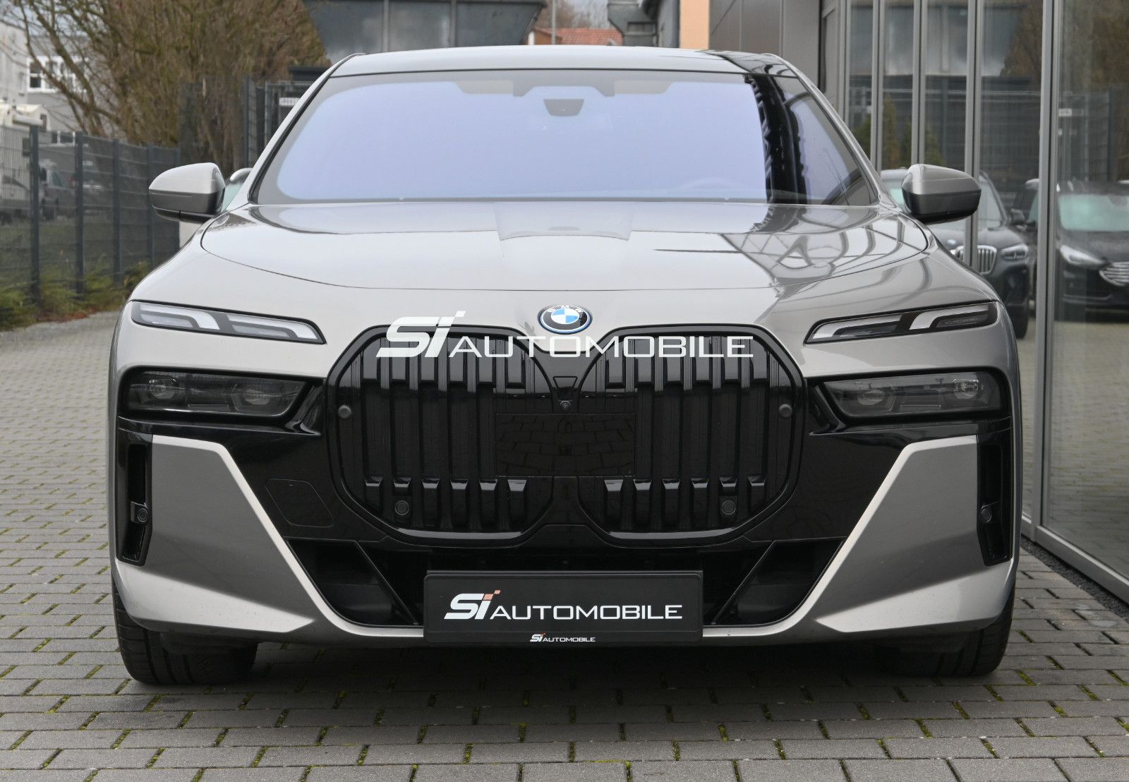 Fahrzeugabbildung BMW 750e xDrive M-Sport °SHADOW°EXEC.DRIVE°INTEGRAL