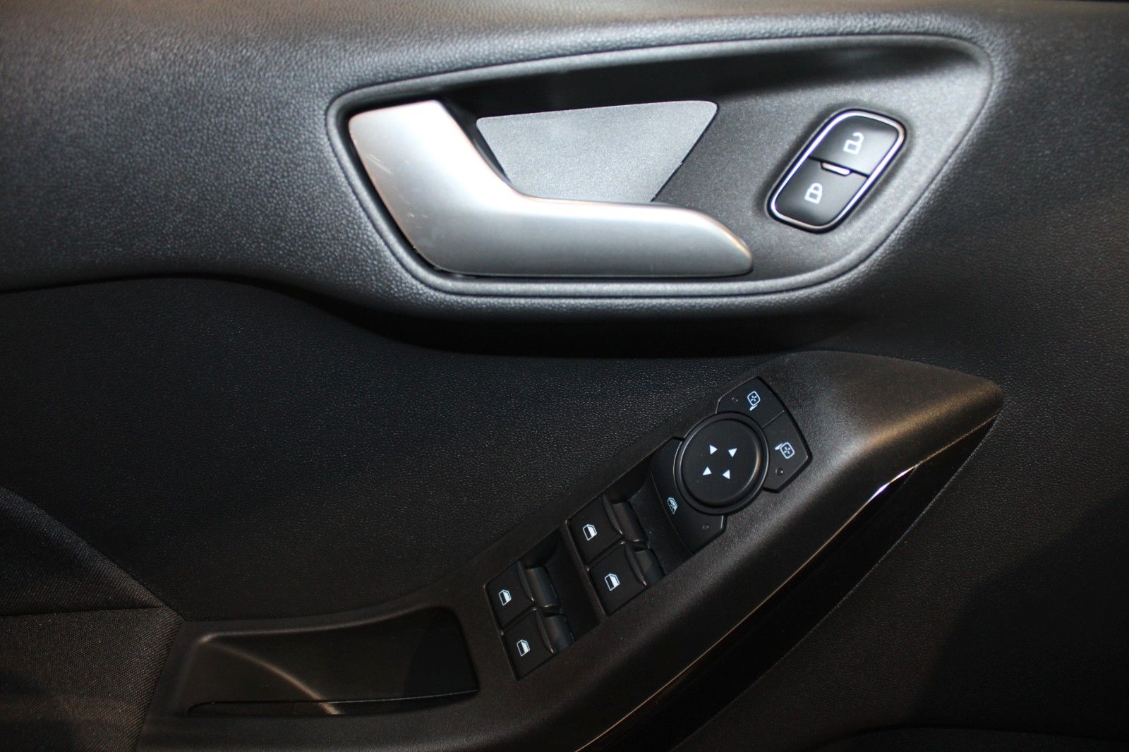 Fahrzeugabbildung Ford Fiesta ST-Line AUTOMATIK LED NAVI CAM ACC uvm.