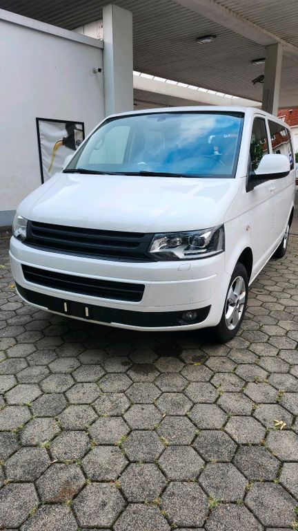 Image of Volkswagen T5 Caravelle
