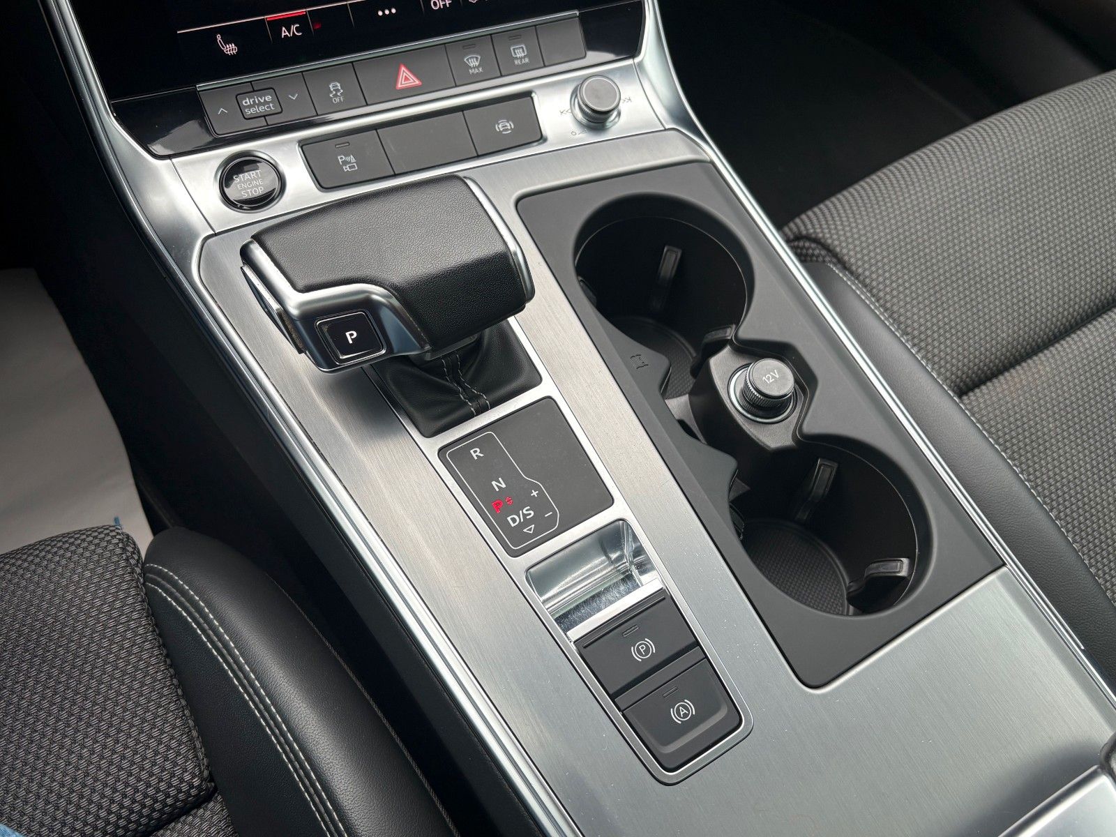 Fahrzeugabbildung Audi A6 Avant 45 TDI quattro S LINE SPORT PLUS LED PA