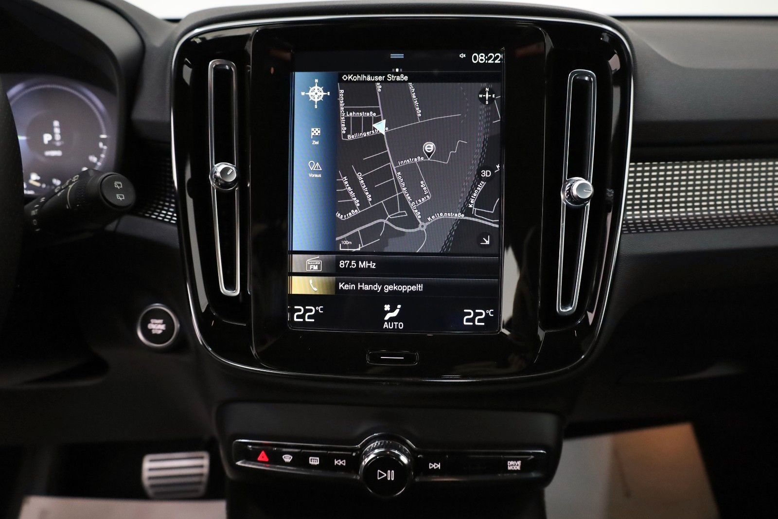 Fahrzeugabbildung Volvo XC40 R Design T.Leder,Navi,LED,Kamera,Apple CarP