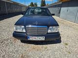 Mercedes-Benz 200 Coupe - blaue Mercedes-Benz 200