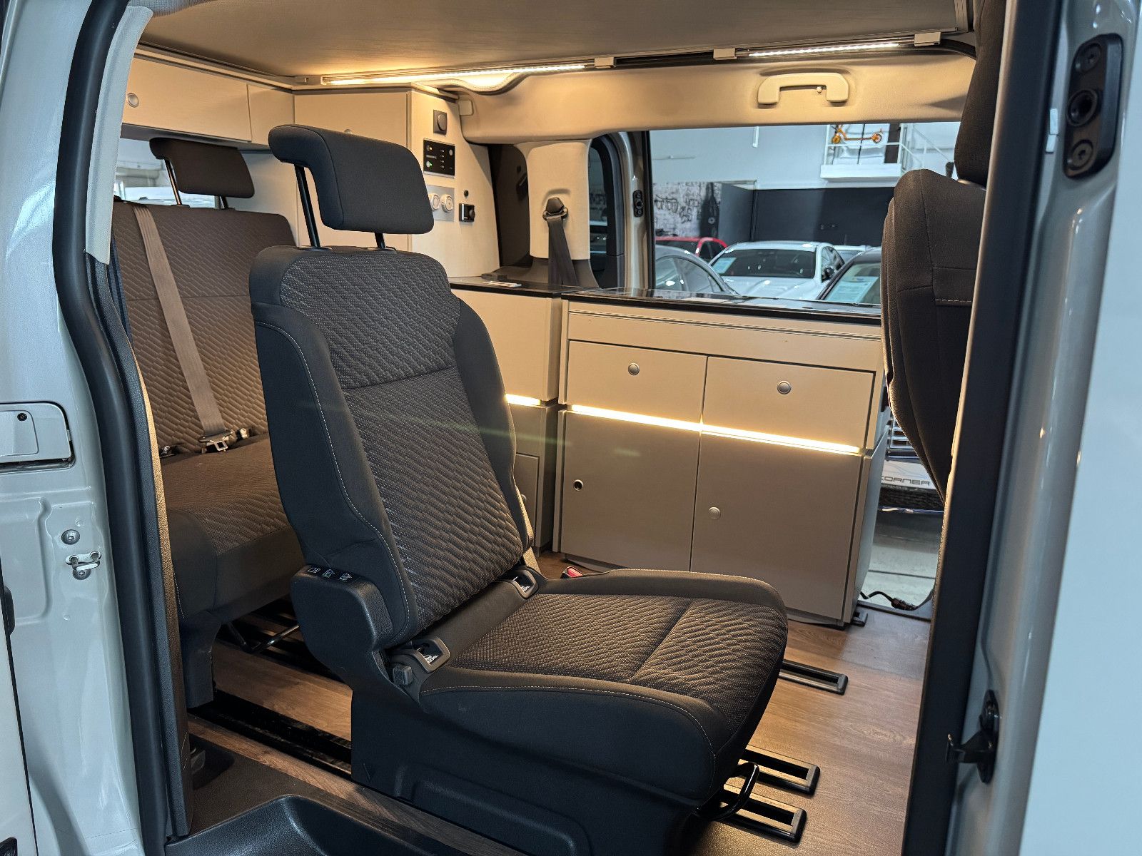 Fahrzeugabbildung Toyota DETHLEFFS CROSSCAMP FLEX 7-SITZER AUFSTELLDACH