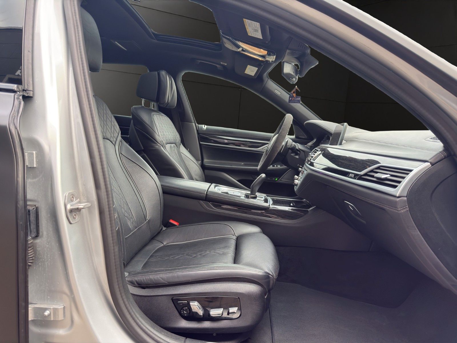 Fahrzeugabbildung BMW 750Li xDrive *M-Sport*H&K*Skylounge*HUD*Masssage