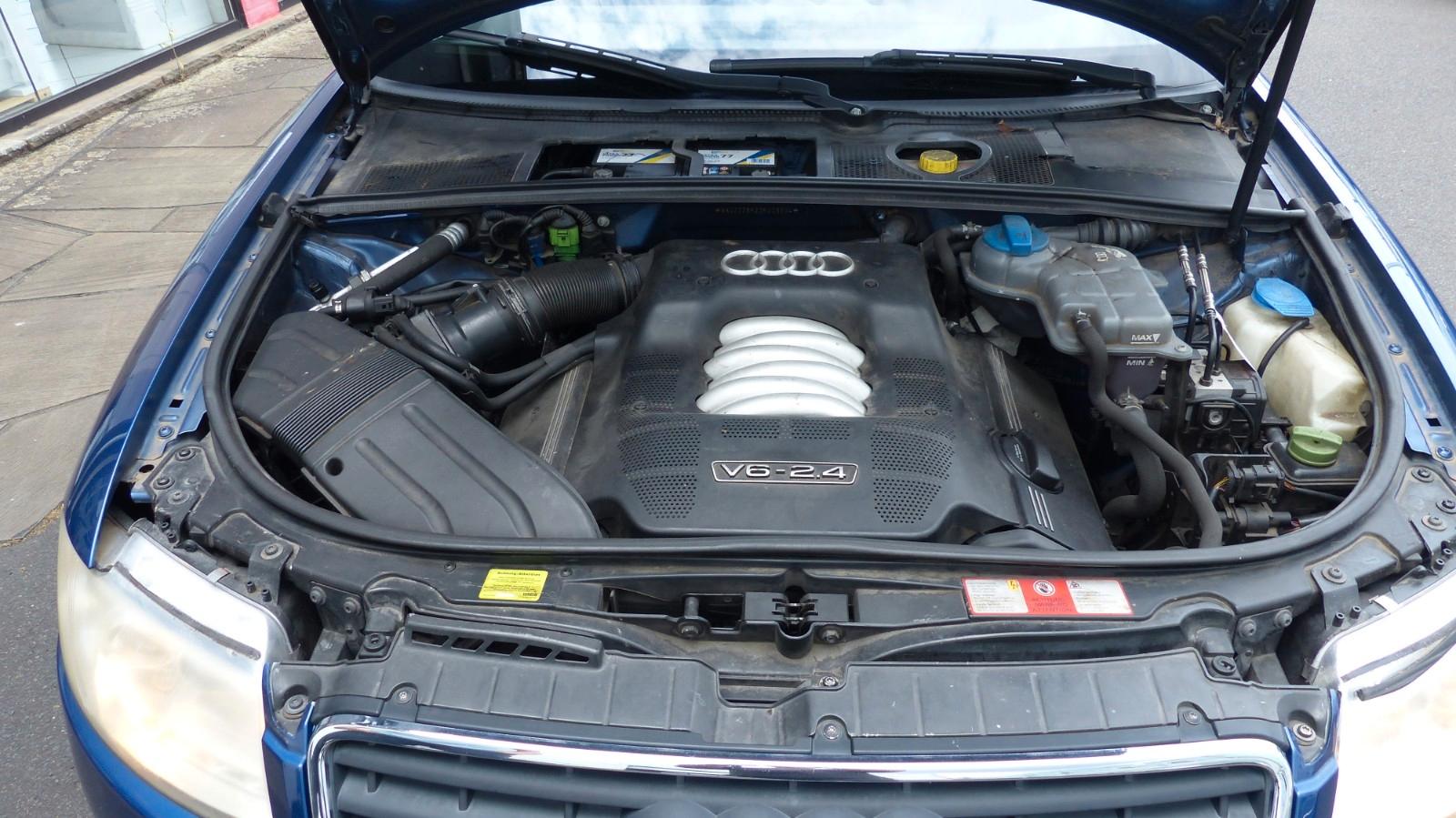 Audi A4 2.4 V6  Cabriolet.SCHALTER.ALU .SHZ. AHK CD.