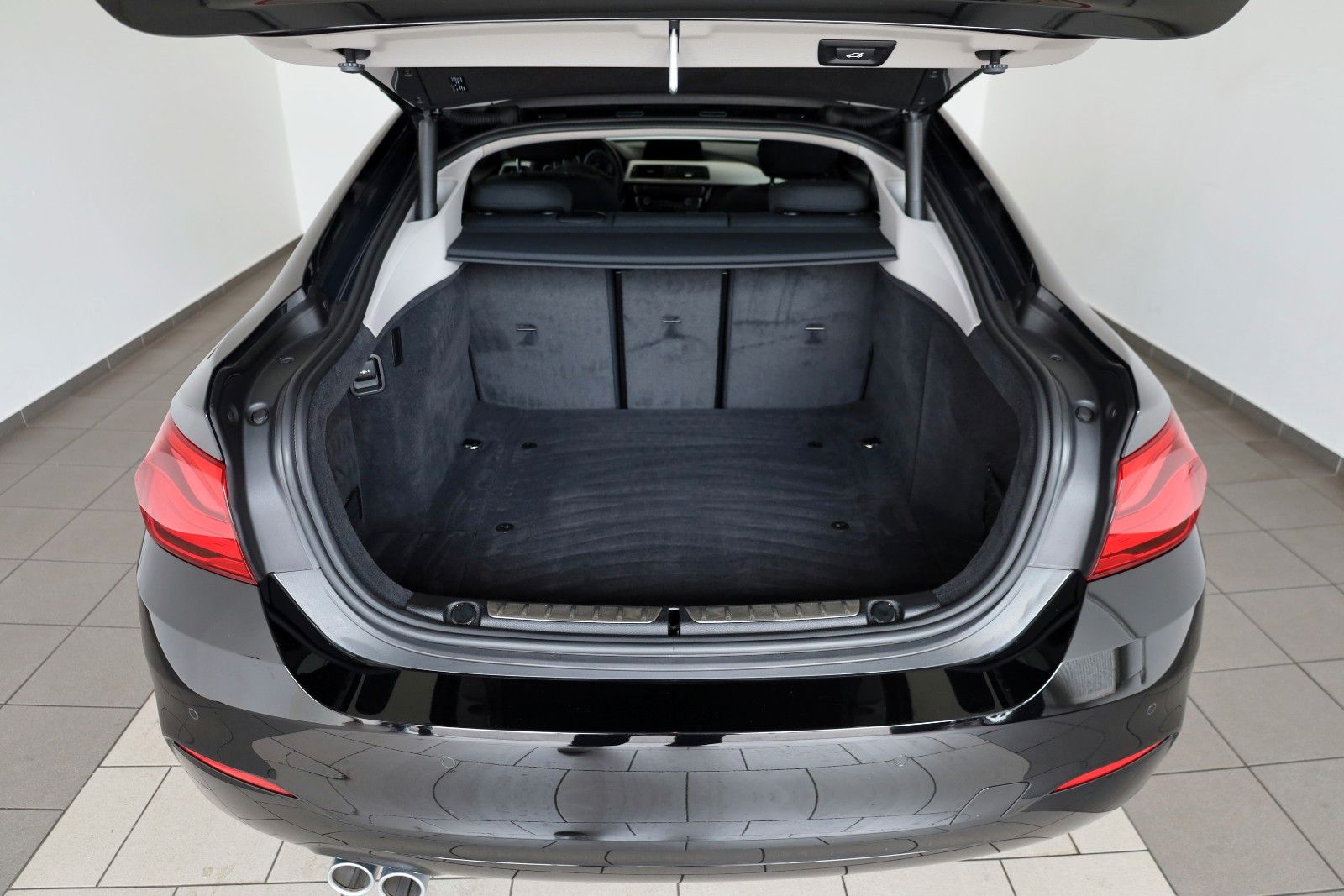 Fahrzeugabbildung BMW 420 4 Gran Coupe 420 i Advantage Navi,LED,SH,PDC