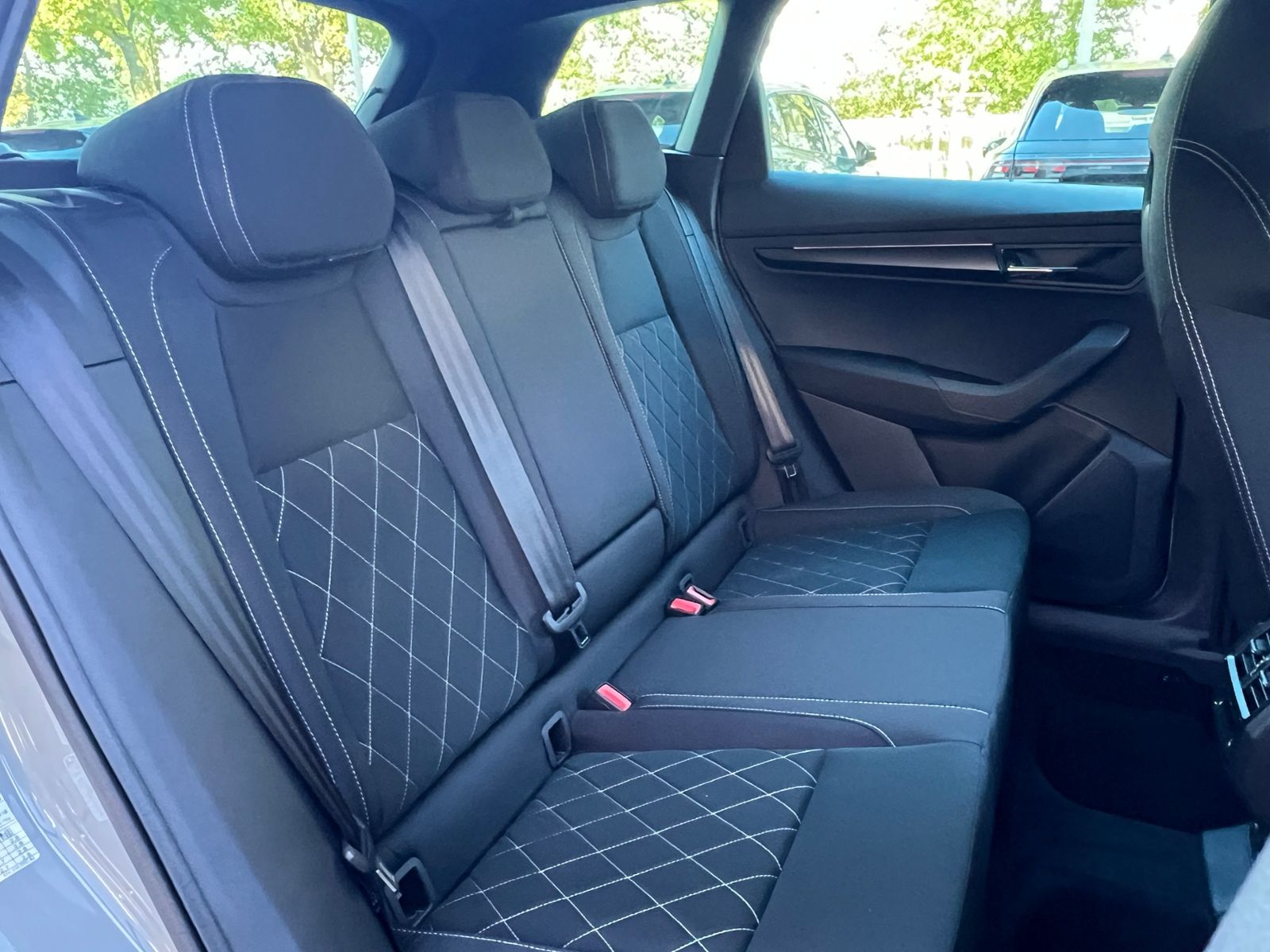 Fahrzeugabbildung SKODA Karoq Sportline 2.0 TDI DSG 4x4 *AHK, Navi, Trav