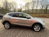 Nissan Qashqai 1.3 DIG-T DCT 160PS N-CONNECTA - Nissan Qashqai mit Benzin-Antrieb: Limousine