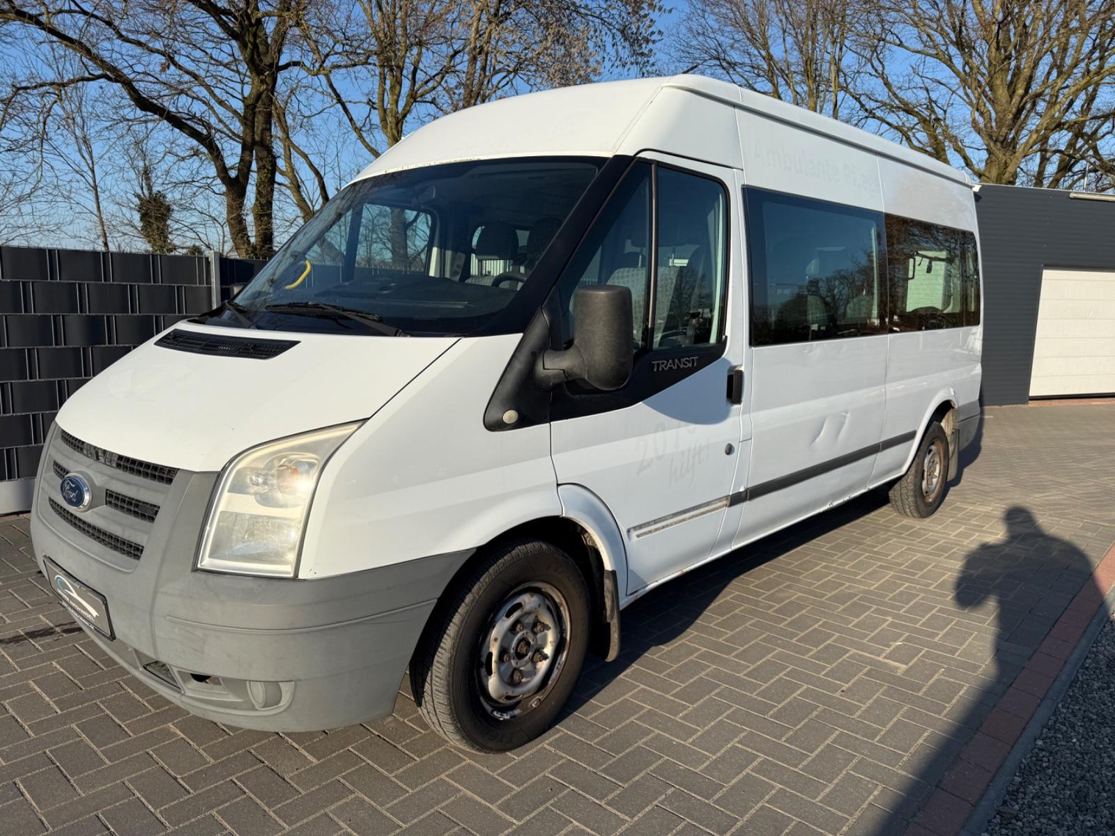 Ford Transit Kombi FT 300 L/9-SITZER/ROLLSTUHLRAMPE