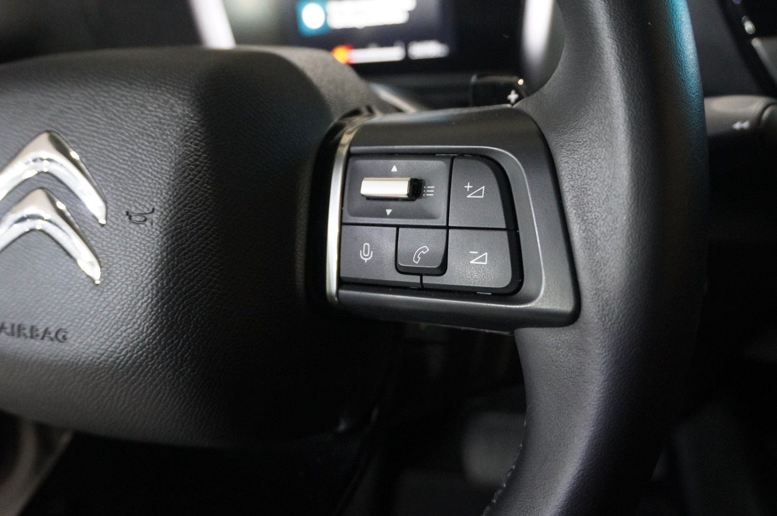 Fahrzeugabbildung Citroën C4 Lim. 1.2T PLUS NAVI/LED/KAMERA/SPORT /VIR/DAB