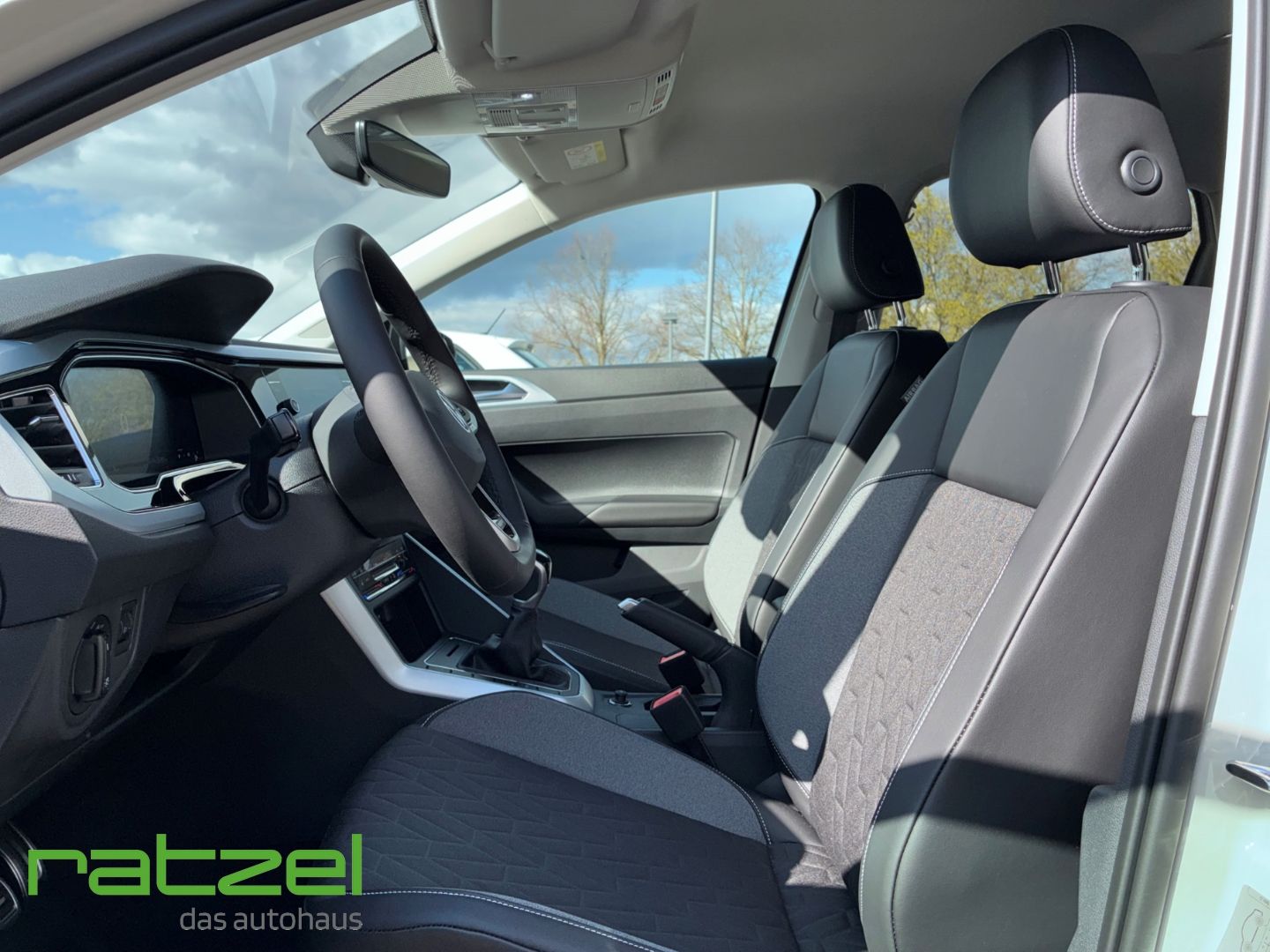 Fahrzeugabbildung Volkswagen Polo ENERGY 1.0 TSI NAVI+Kamera+Allwetter+LED
