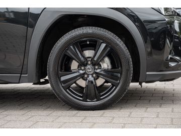 Lexus UX - 5