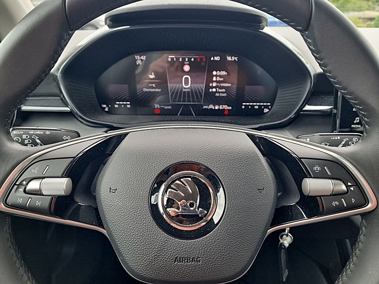 Fahrzeugabbildung SKODA Fabia Essence 1,0 TSI GRA PDC LED SHZ