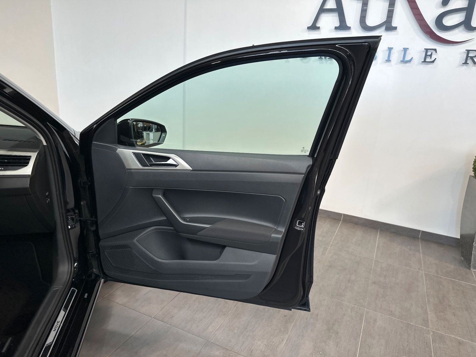 Fahrzeugabbildung Volkswagen Polo VI MOVE 5-Türer NAV+LED+SHZ+PP+DAB+AMBIENTE