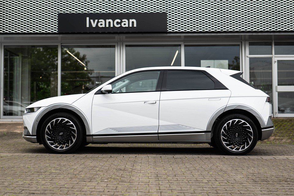 Fahrzeugabbildung Hyundai IONIQ 5 77,4kWh AWD UNIQ Pano Relax 20''