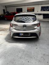 Toyota Corolla 1,8 Hybrid Team Deutschland Team Deu... - Toyota Corolla mit Benzin-Antrieb: Limousine, 1.8