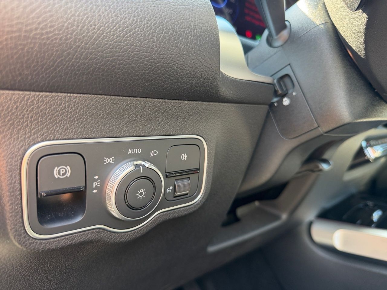 Fahrzeugabbildung Mercedes-Benz EQB 250+ BONUS+DISTRONIC+LENKRADHEIZ+VERKEHRSZEI