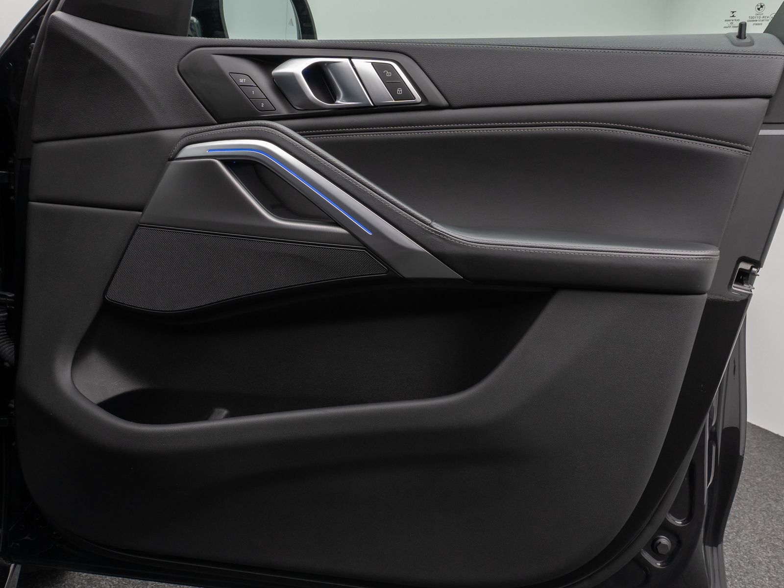 Fahrzeugabbildung BMW X6 xD30d M Sport DAB 360°DisplKey AHK Alarm 22"