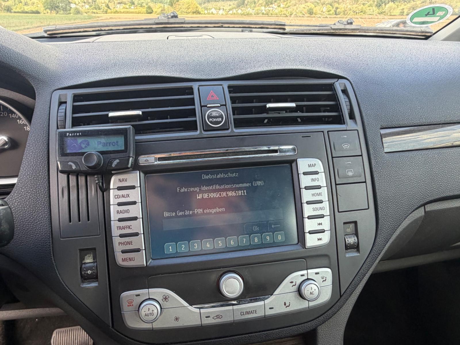 Ford C-MAX 2009 — photo 14