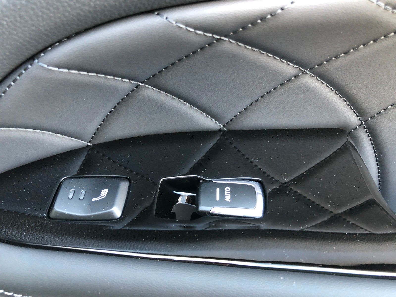Fahrzeugabbildung KGM REXTON+BLACKLINE+LEDER+360°KAMERA+ELEKTR.SITZE++