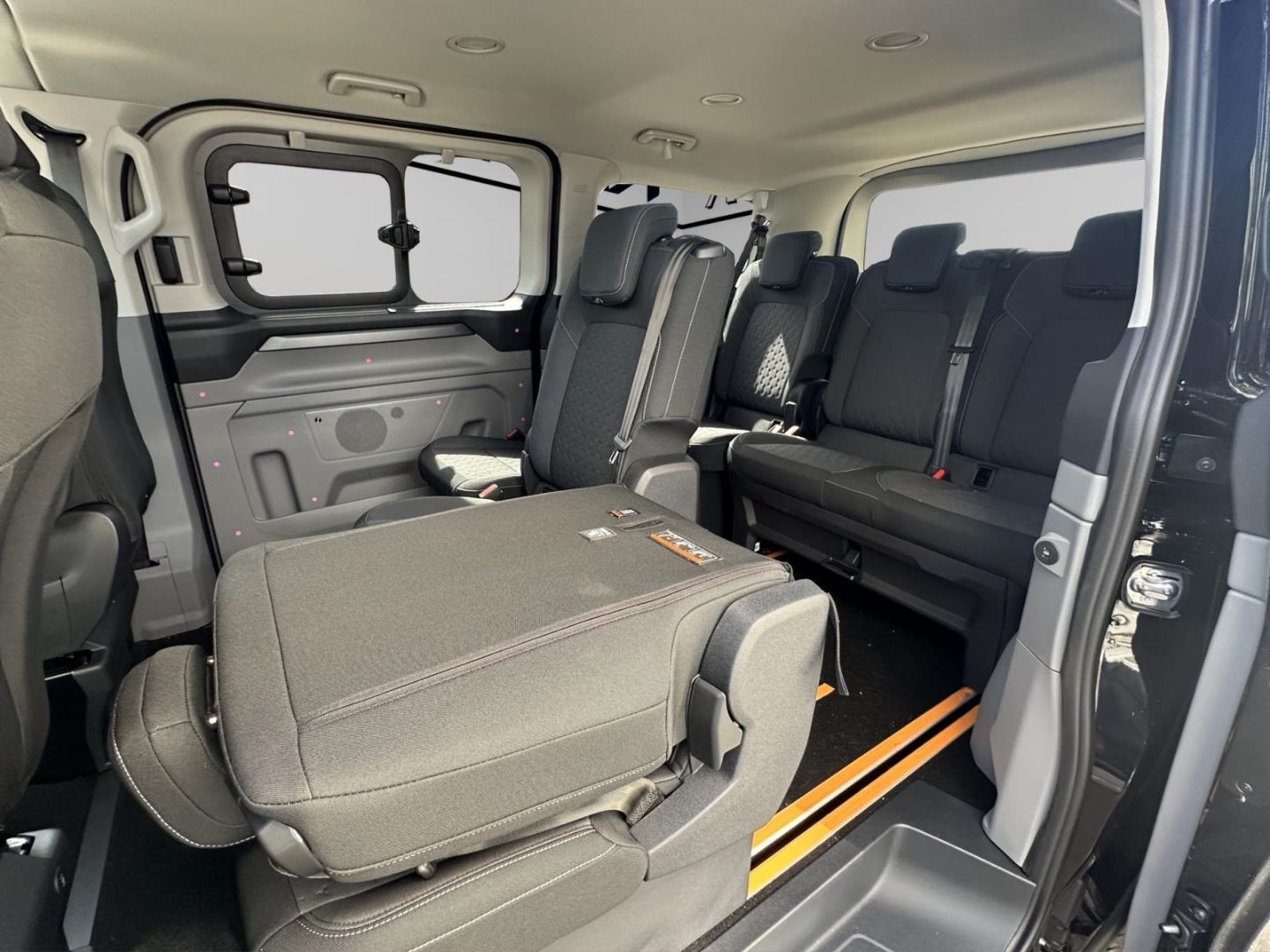 Fahrzeugabbildung Ford Tourneo Custom Bus 320 L1 Titanium FWD Titanium