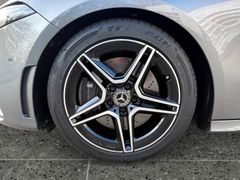 Fahrzeugabbildung Mercedes-Benz A 250 AMG-Style Leder Navi Sitzh LED 18"AMG