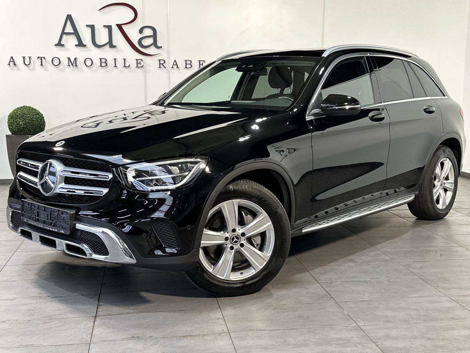 Fahrzeugabbildung Mercedes-Benz GLC 300d 4Matic NAV+LED+AHK+PANORAMA+CARPLAY+KAM