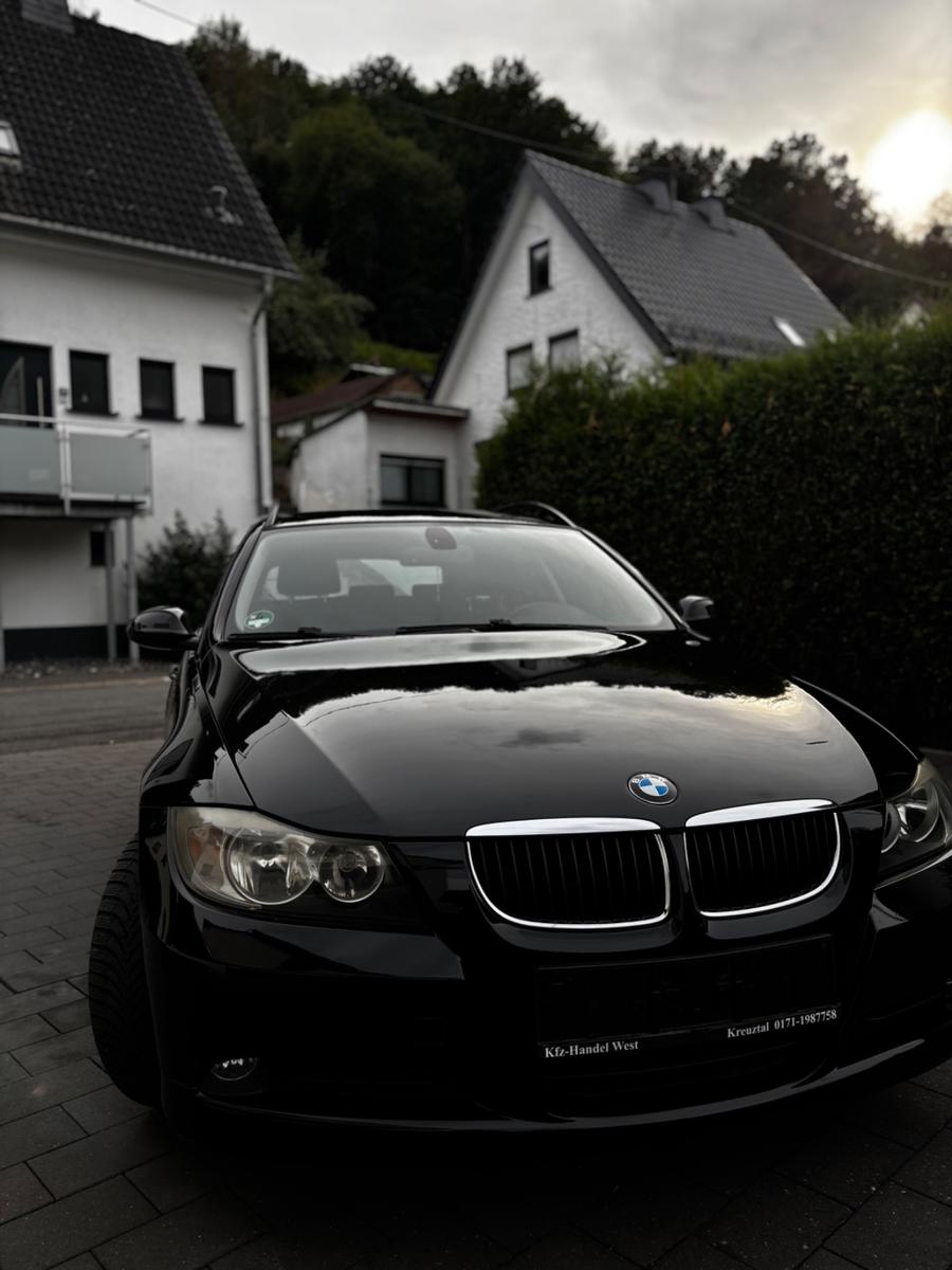 BMW 318, 2008