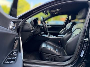 KIA Stinger - 10