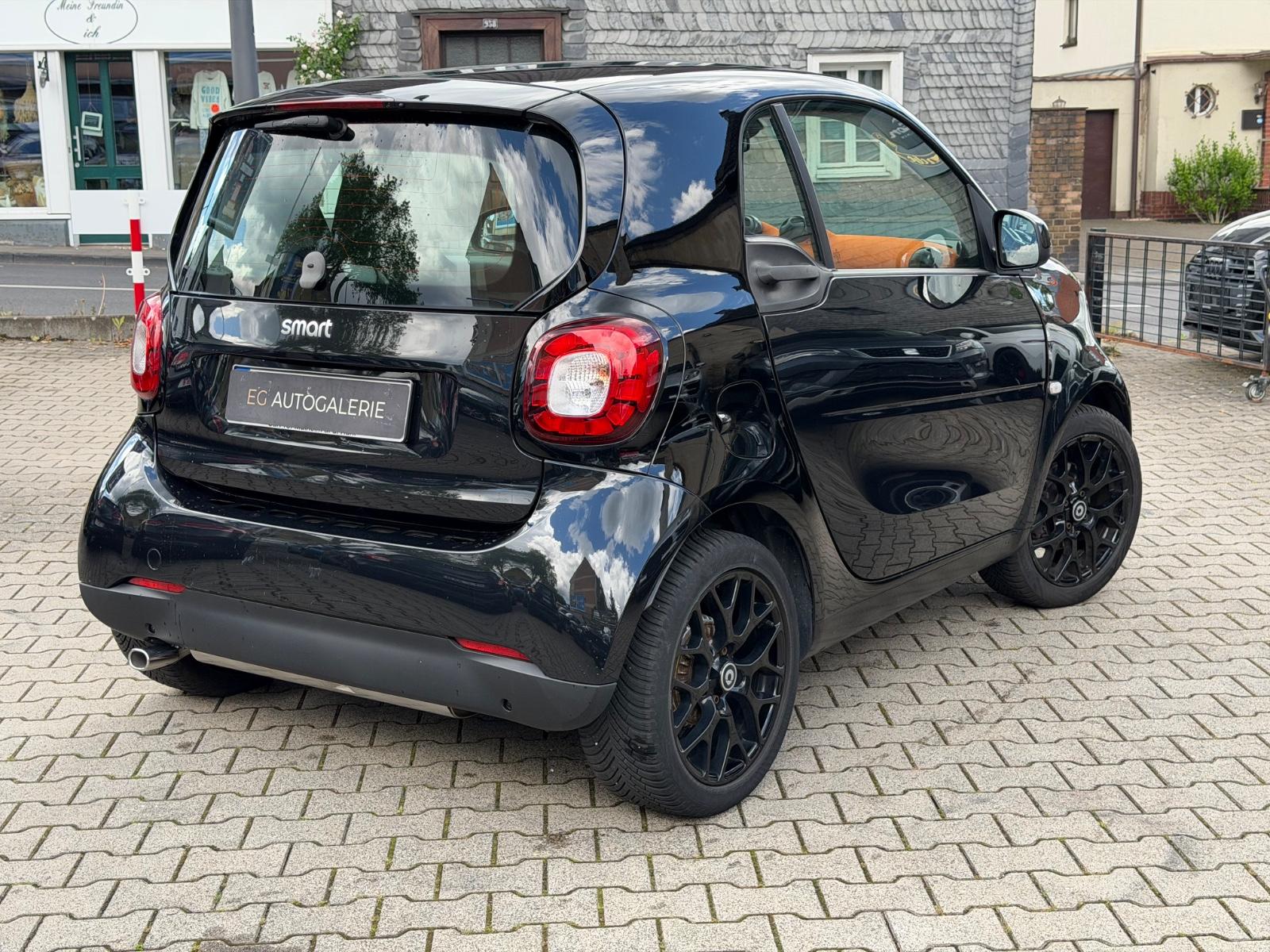 Smart ForTwo coupe 66 kW JBL Pano Navi Autom. Klima