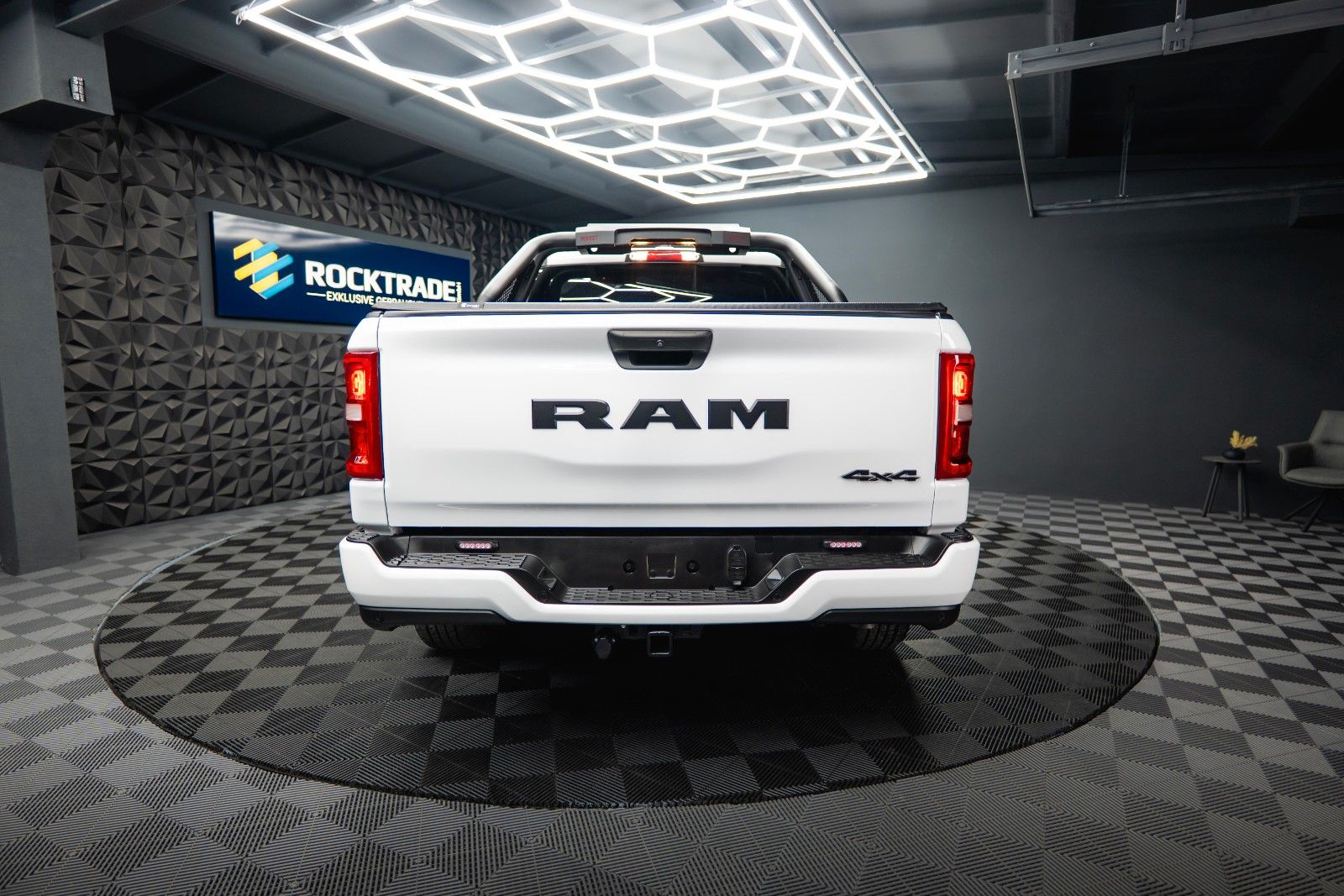 Fahrzeugabbildung Dodge RAM 3.6 V6 MY 25 Offroad Night-Paket ACC LED 19%