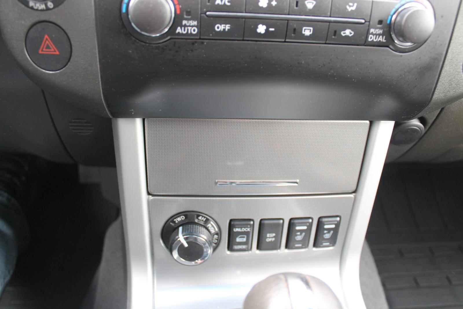 Nissan Navara LE Double Cab 3.0 dCi V6 231 ch BVA 4x4 / 112 021 km / Hardtop / Toit ouvrant / Bose / Cuir / Caméra de recul