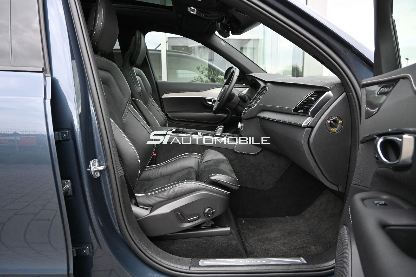 Fahrzeugabbildung Volvo XC90 B5 D AWD R-Design °AHK°STANDHEIZ°PANO°22"°