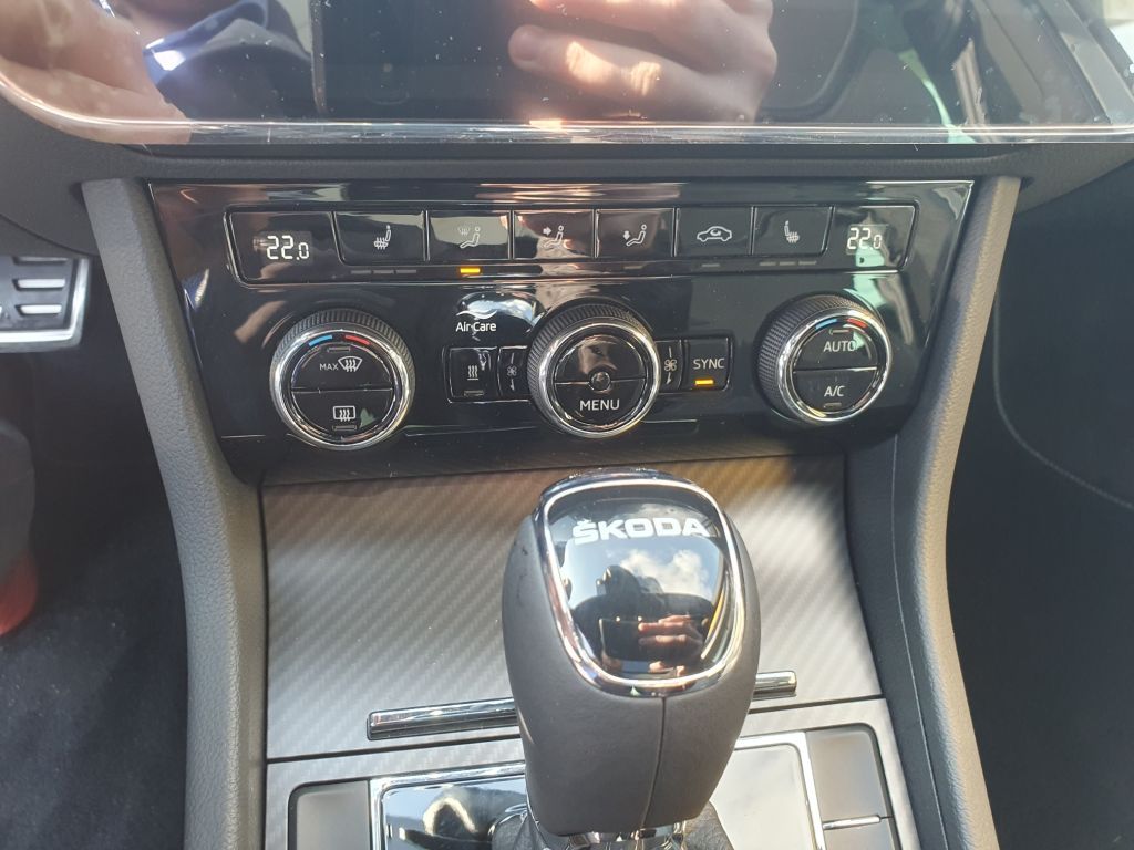 Fahrzeugabbildung SKODA Superb Combi 2.0 TSI DSG Sportline+Standh.